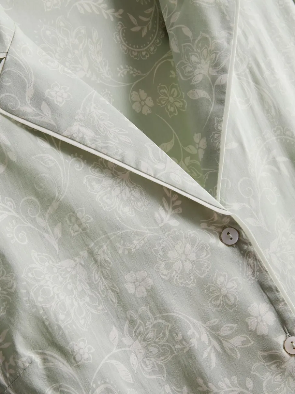 Schlafanzughemd aus reiner Baumwolle mit Blumenmuster