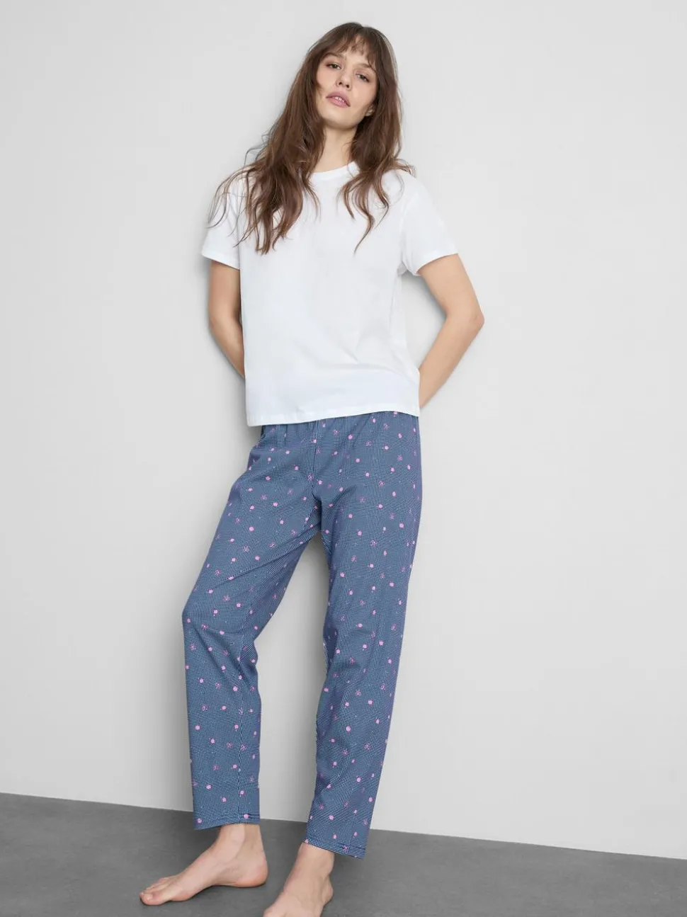Schlafanzug mit T-Shirt und Hose mit Vichykaros
