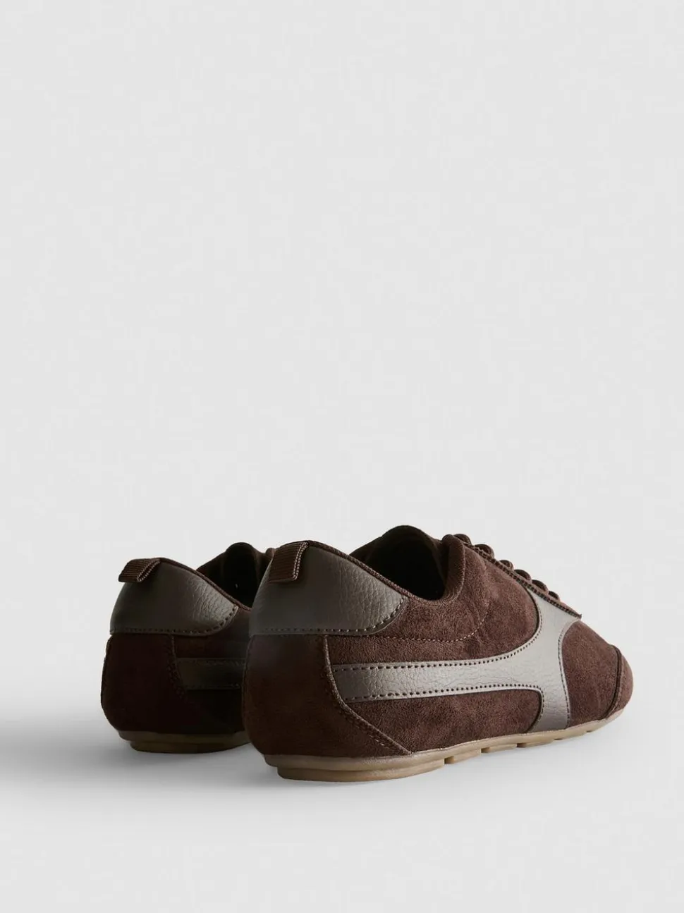 Schmale „By Coleen“ Low-Top-Sneaker in Wildleder-Optik