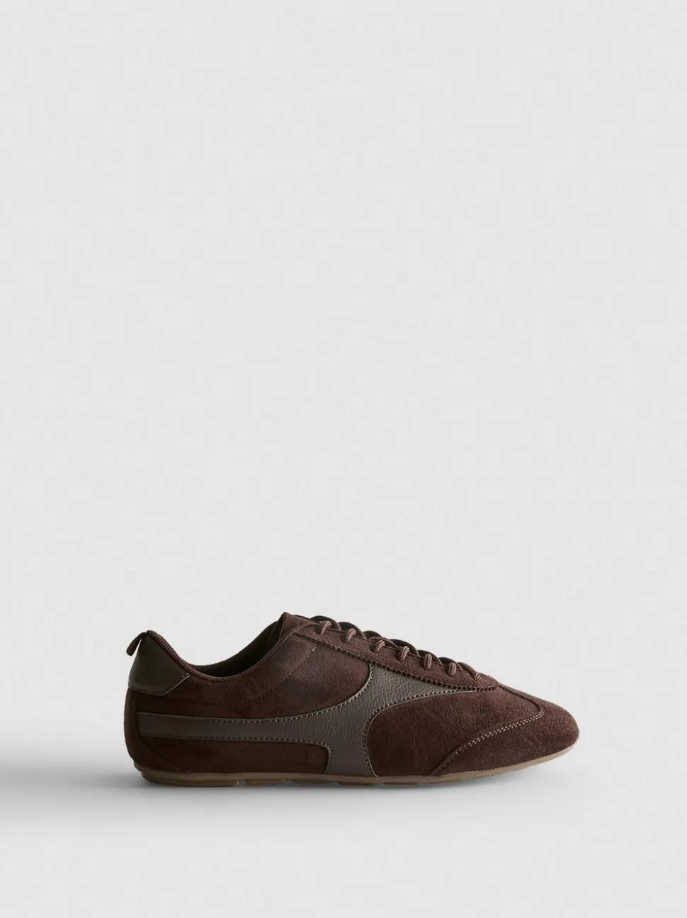 Schmale „By Coleen“ Low-Top-Sneaker in Wildleder-Optik