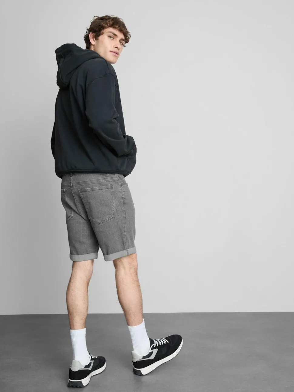 Schmale Jeansshorts mit mittlerer Leibhöhe