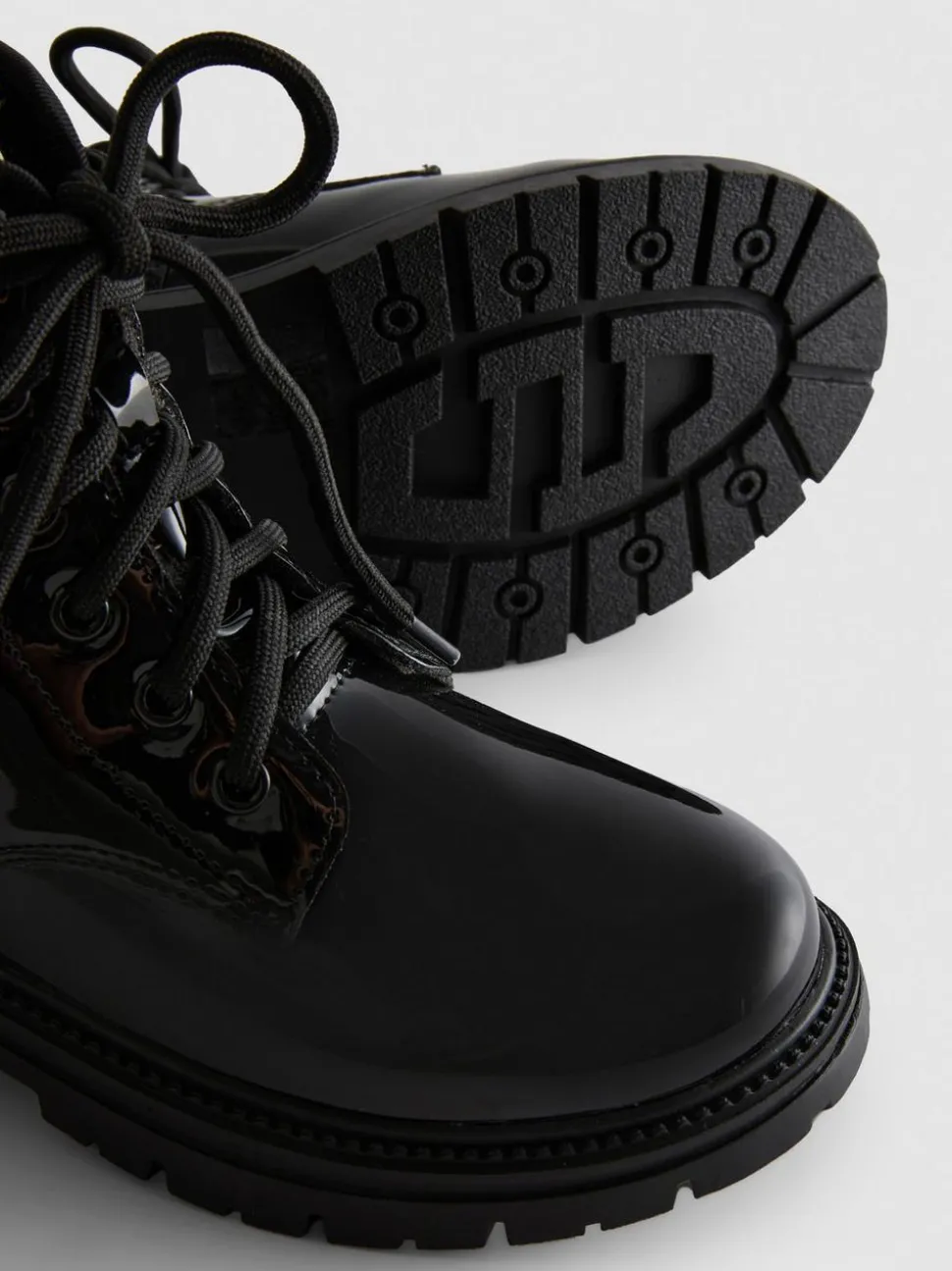 Schnürstiefeletten