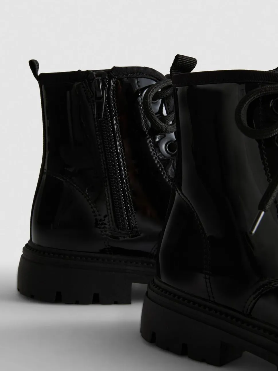 Schnürstiefeletten