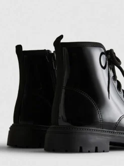 Schnürstiefeletten