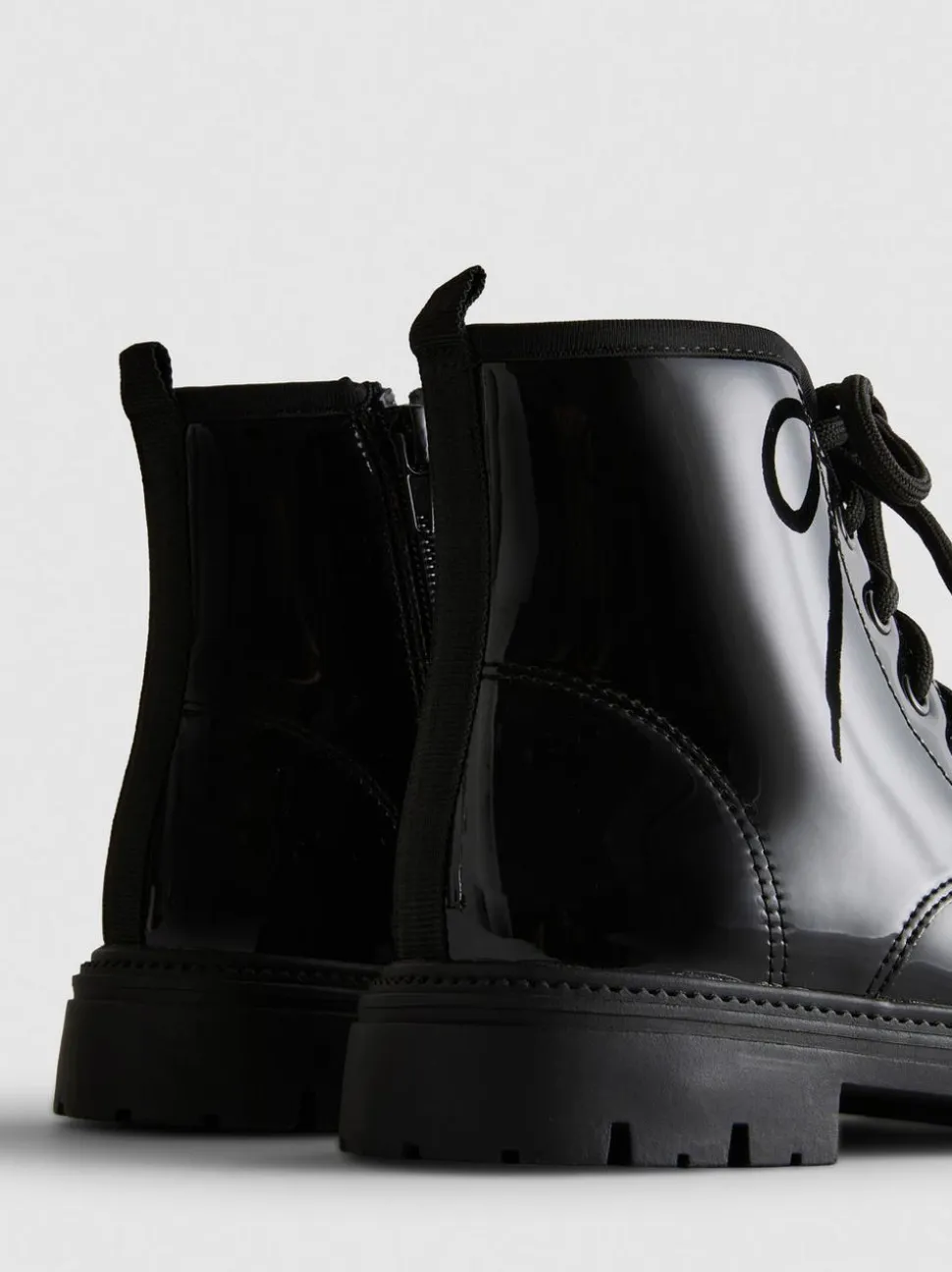 Schnürstiefeletten