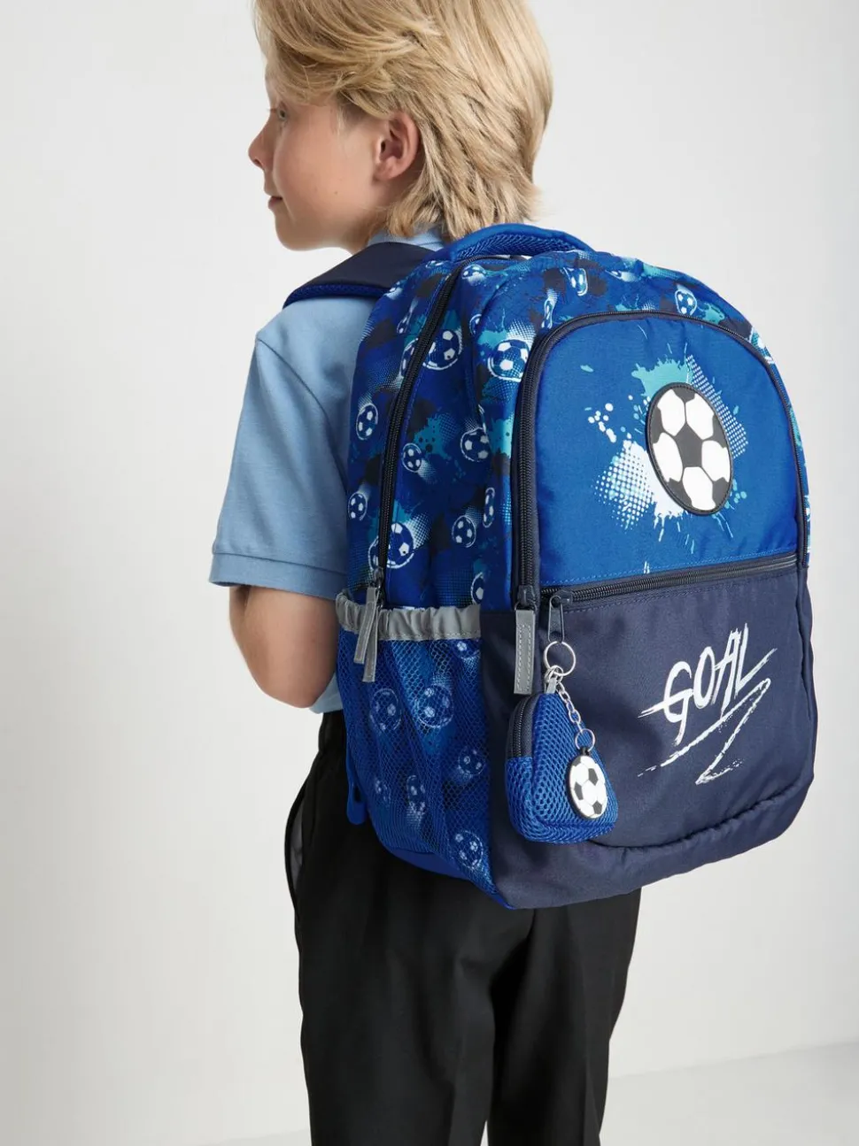 Schulrucksack mit Fußball-Grafik