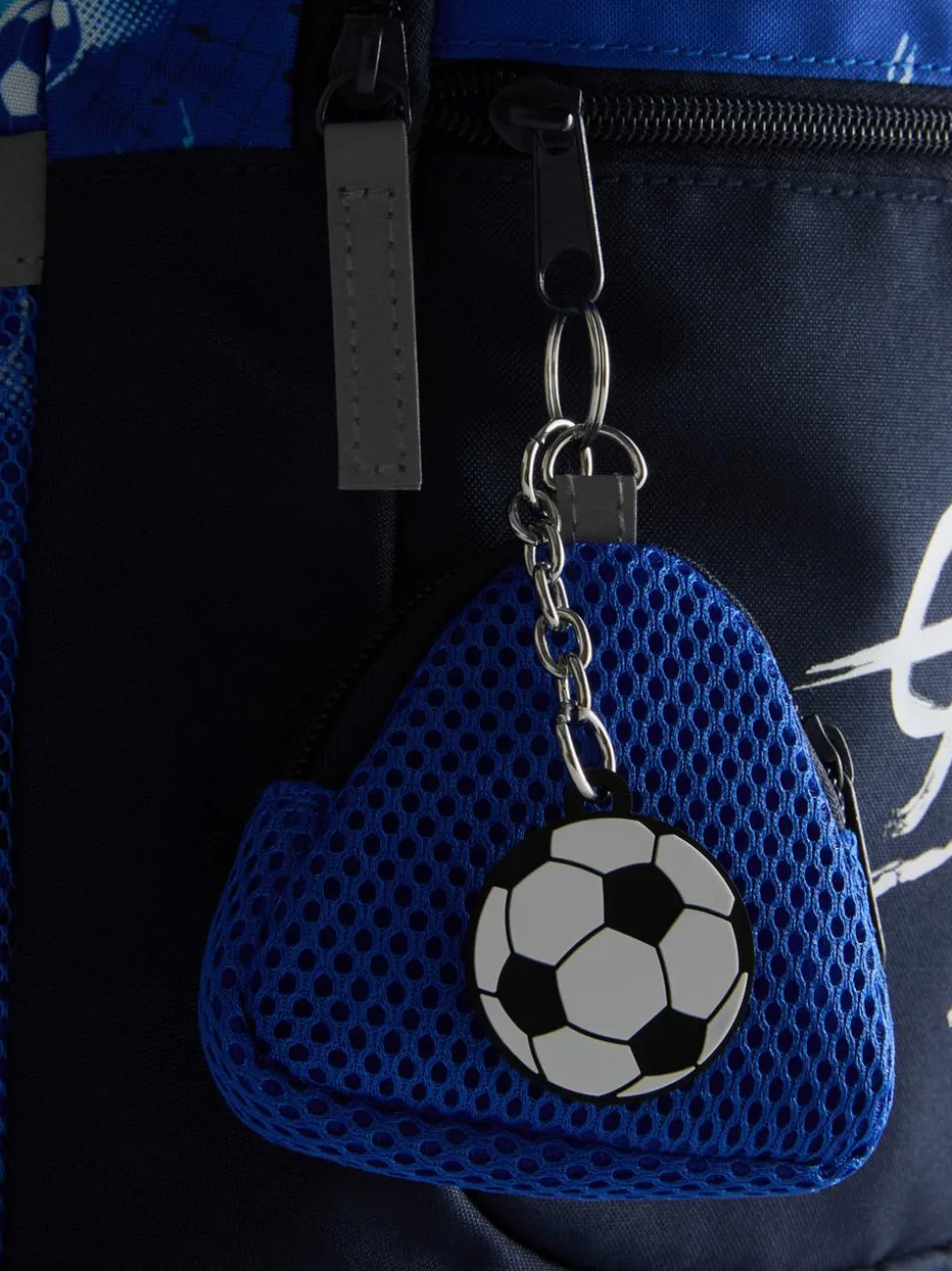 Schulrucksack mit Fußball-Grafik