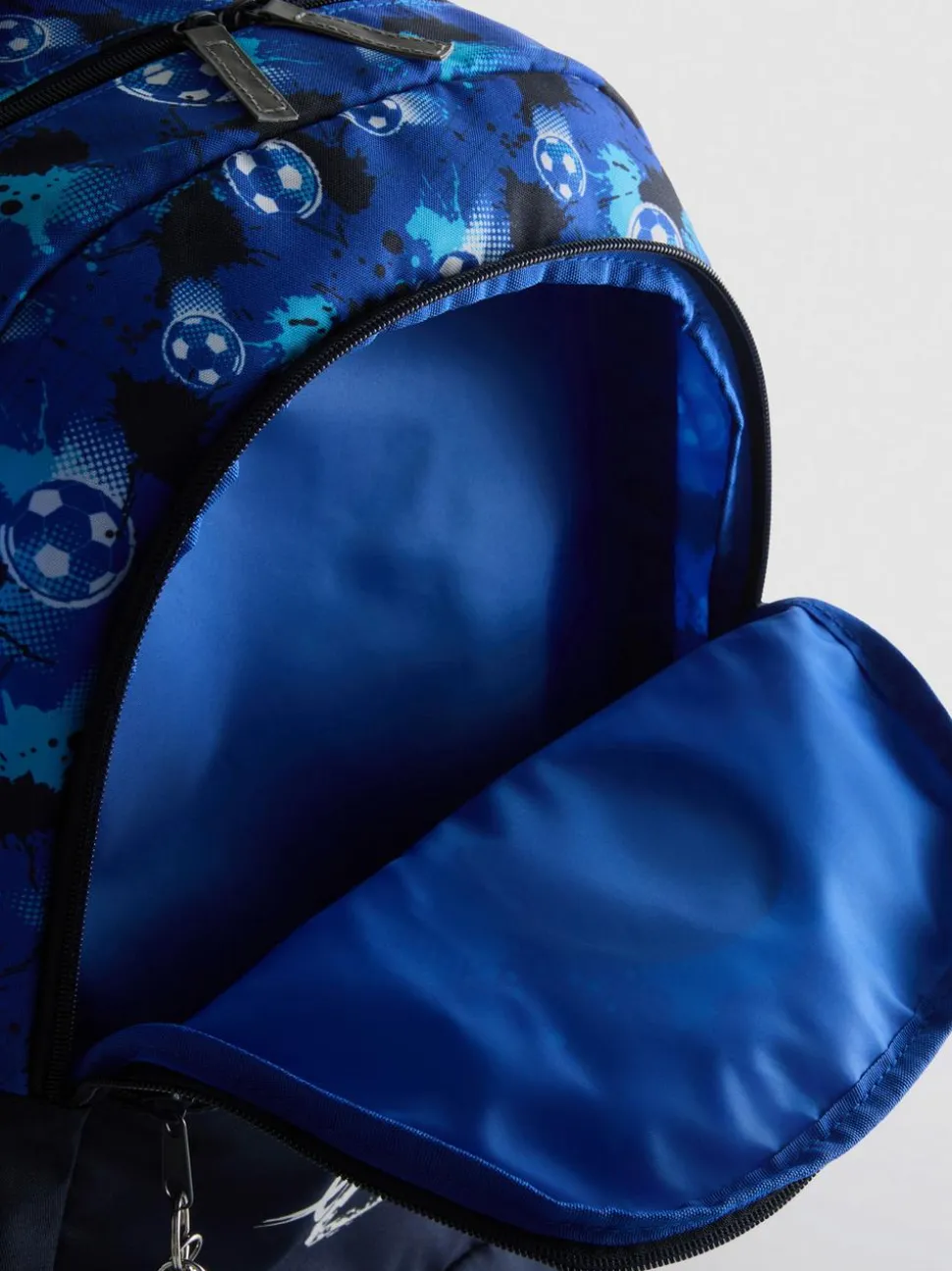Schulrucksack mit Fußball-Grafik