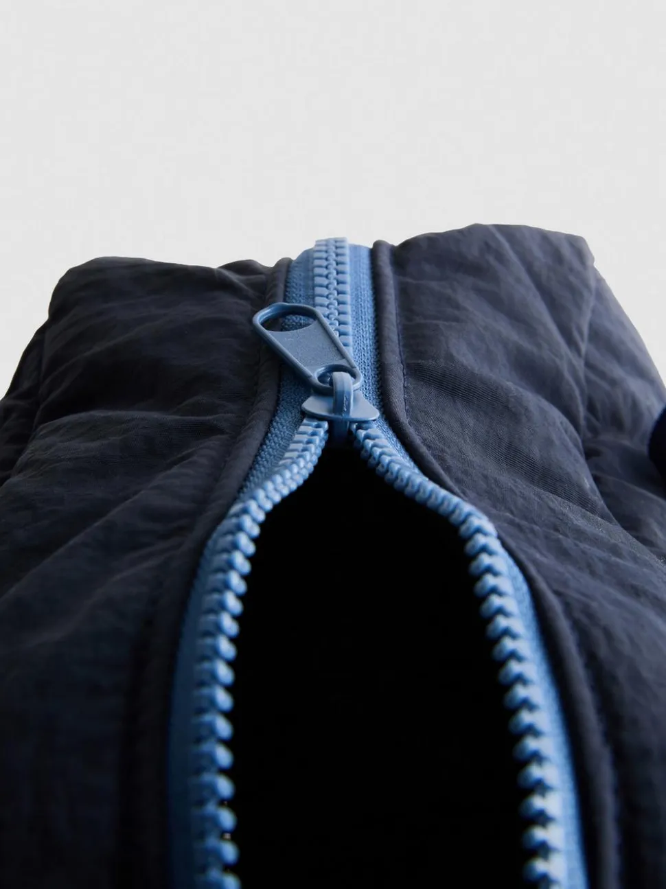 Schulrucksack mit Stickerei