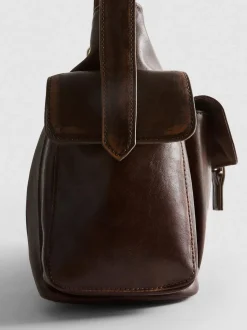 Schultertasche mit Fächern und Schnalle