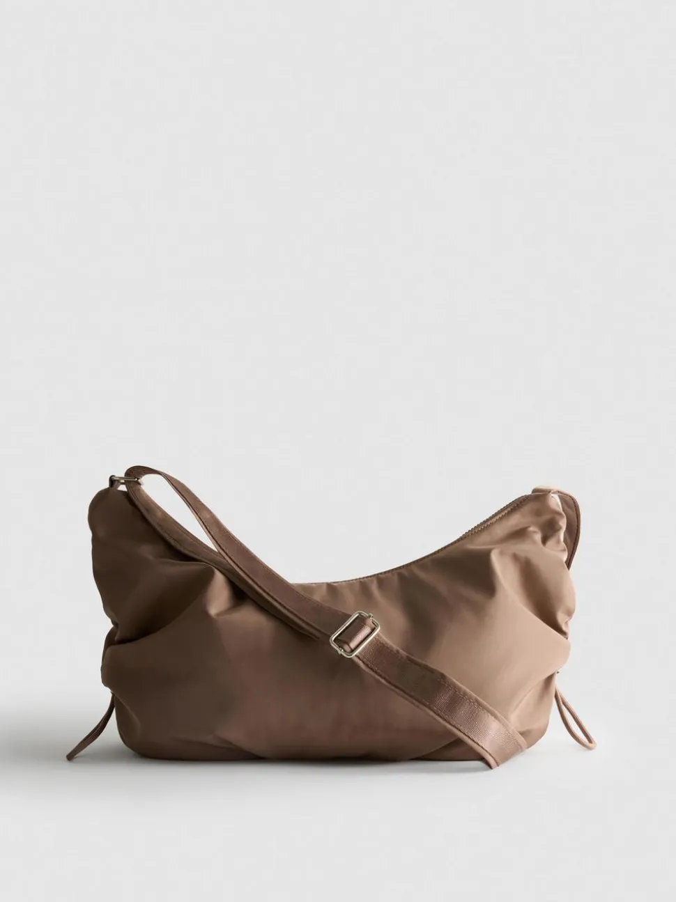 Schultertasche mit Raffung