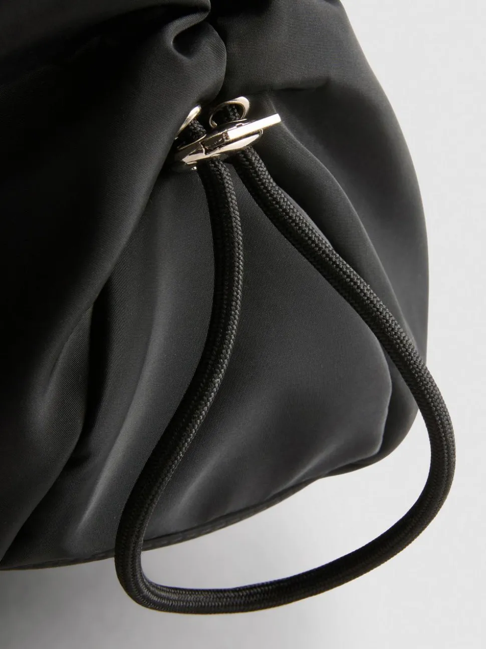 Schultertasche mit Raffung