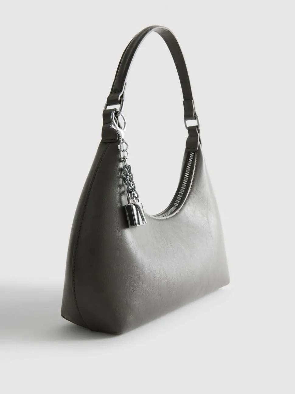 Schultertasche mit Schlossanhänger