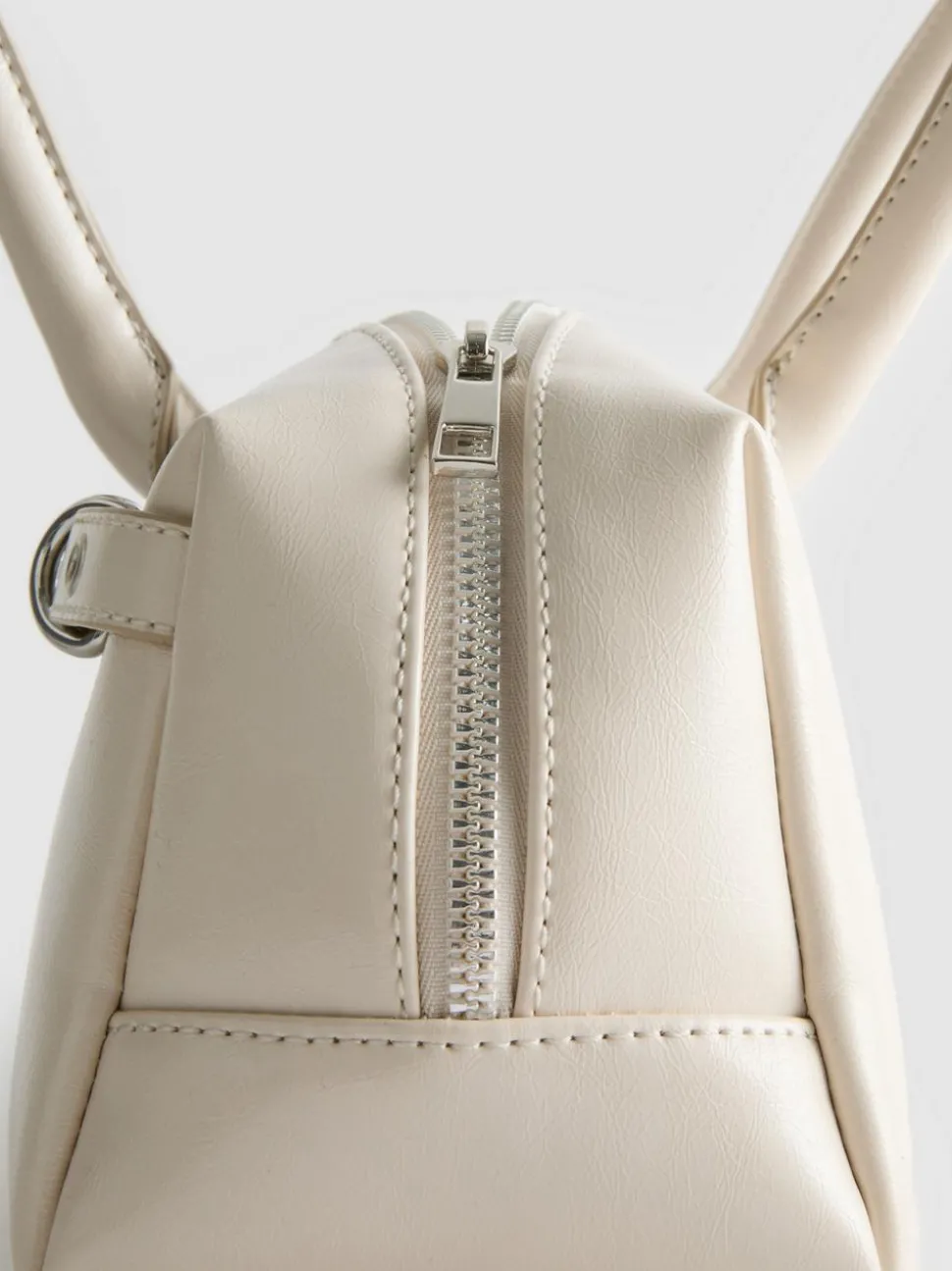 Schultertasche mit Ösen