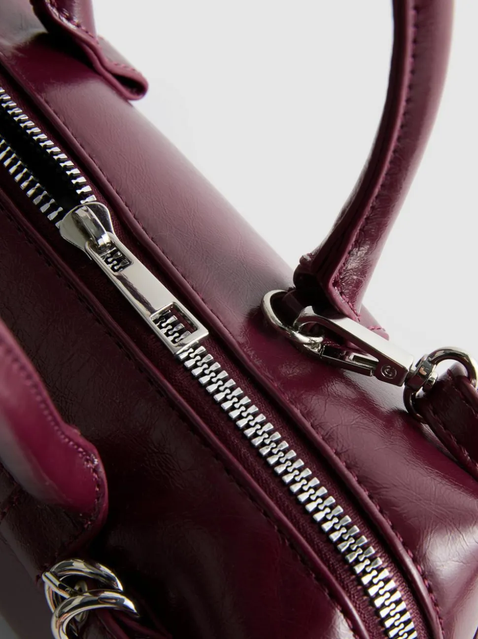 Schultertasche mit Ösen