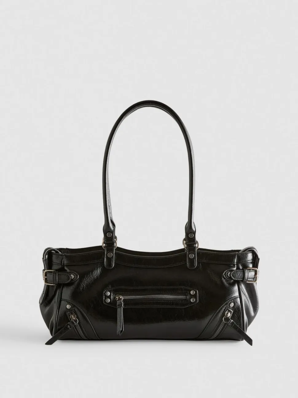 Schultertasche mit Zierschnallen