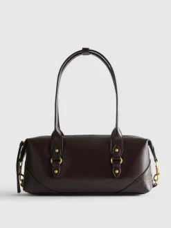 Schultertasche mit Zierschnallen
