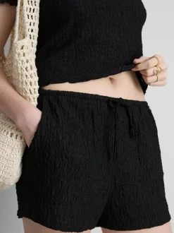Shorts mit Falten und Kordelzug