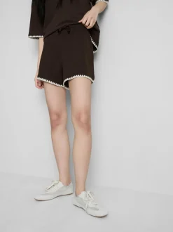 Shorts mit hohem Baumwollanteil und Häkelbesatz