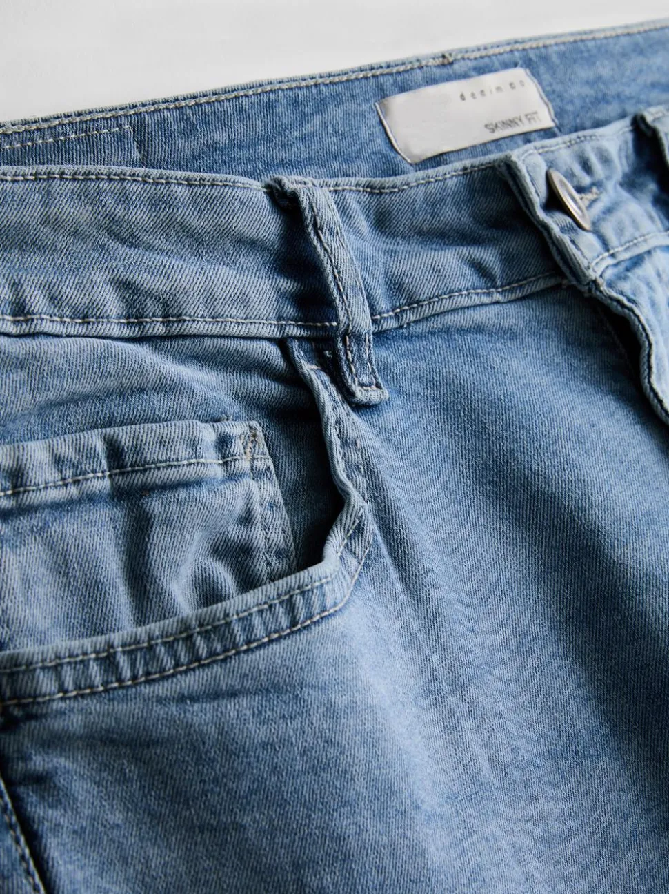 Skinny-Jeans mit mittelhohem Bund