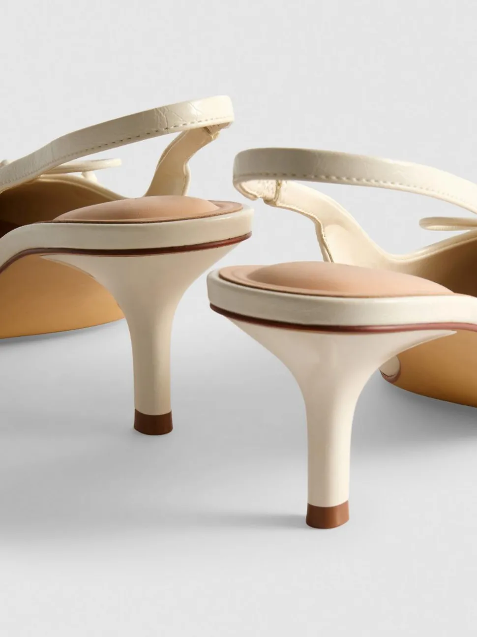 Slingback-Pumps mit Zierschleife