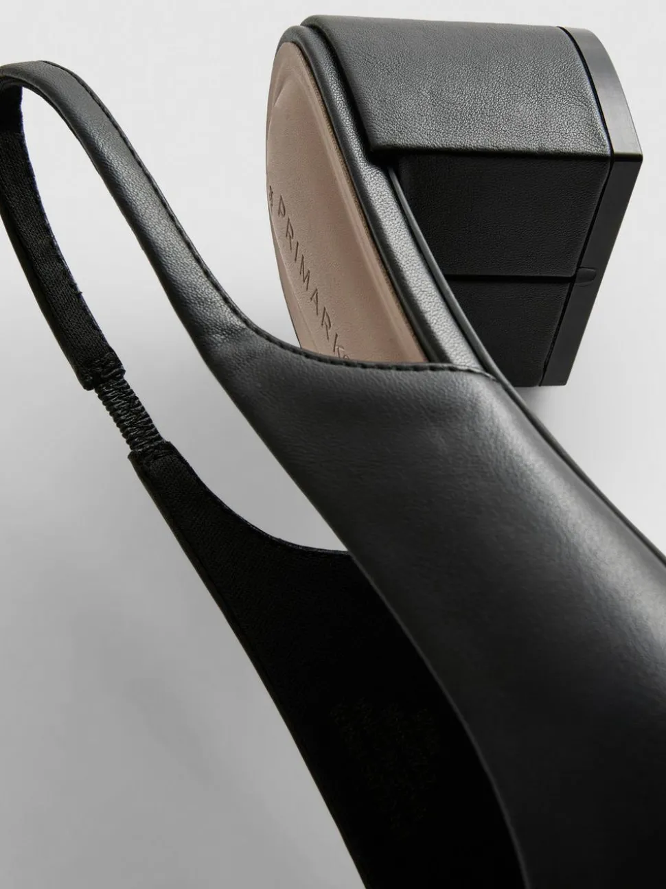 Slingbacks mit Blockabsatz und Zehenkappe