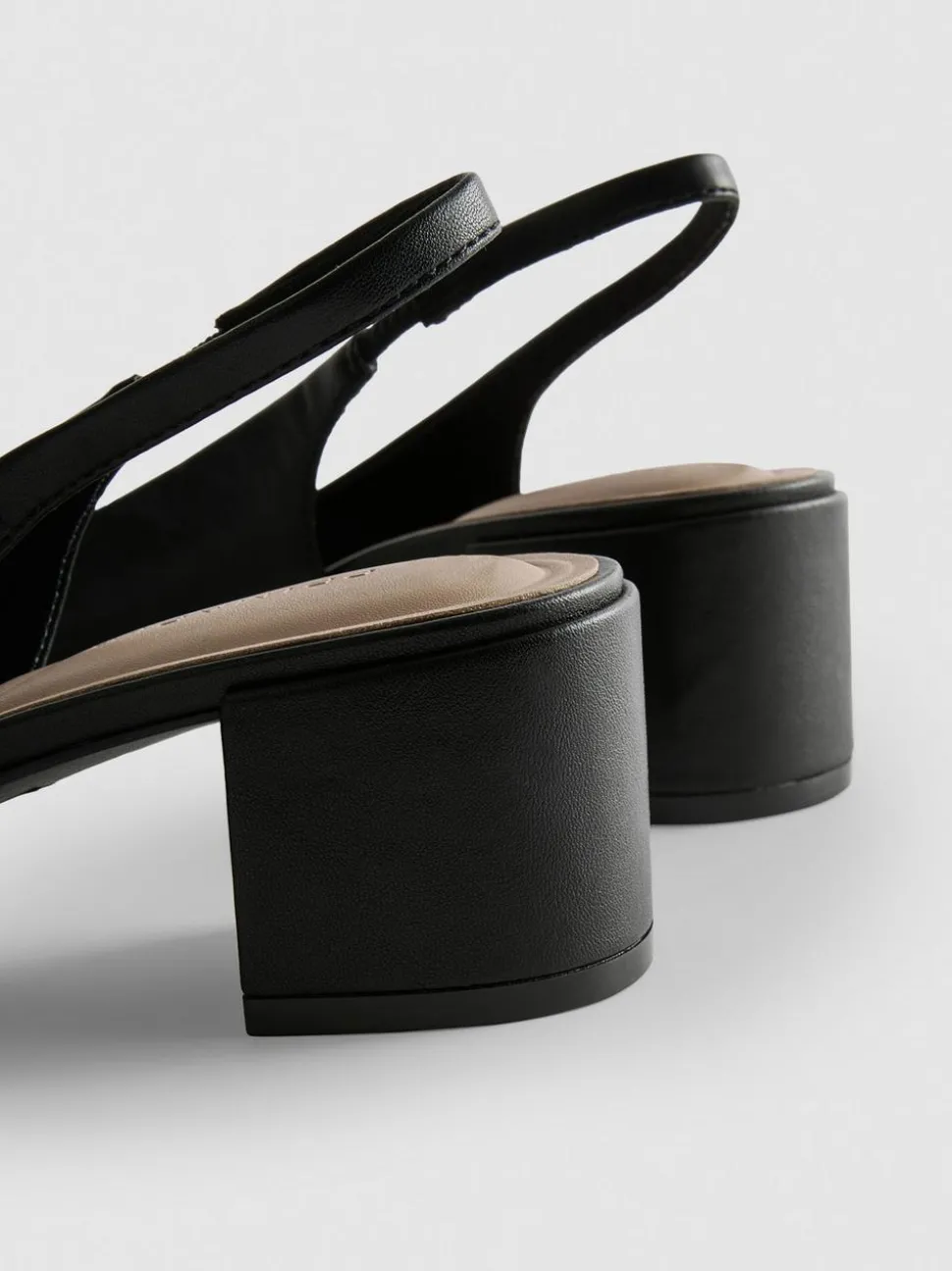 Slingbacks mit Blockabsatz und Zehenkappe
