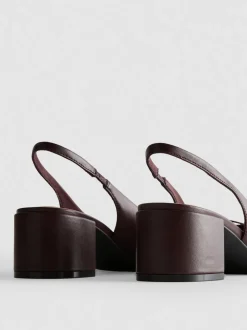 Slingbacks mit Blockabsatz und Zehenkappe