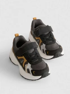 Sneaker mit dicker Sohle
