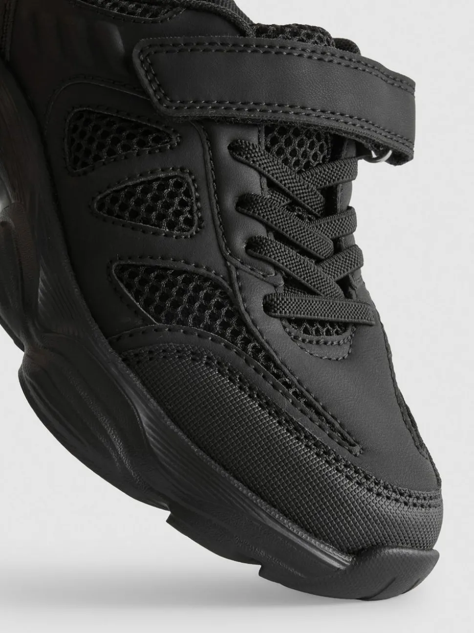 Sneaker mit dicker Sohle