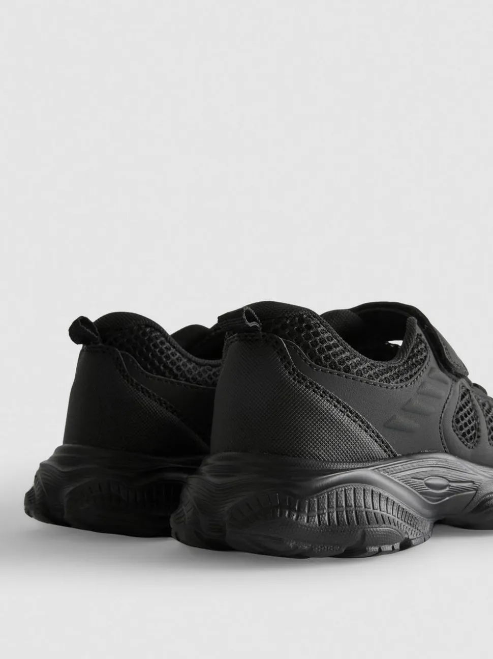 Sneaker mit dicker Sohle