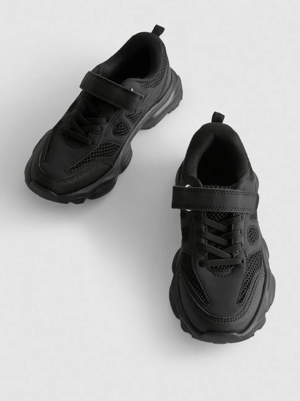 Sneaker mit dicker Sohle