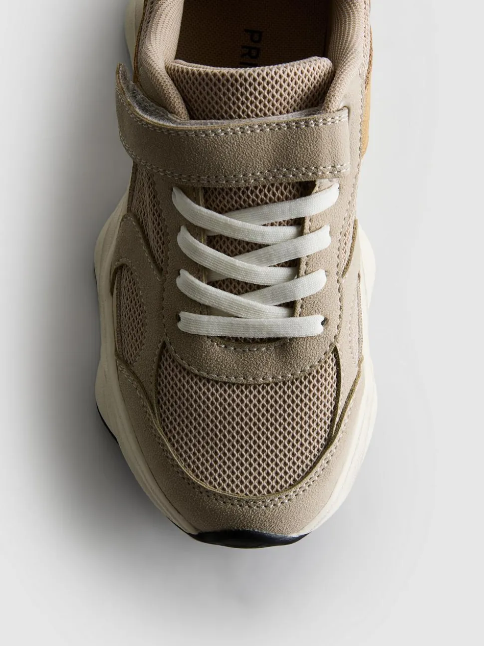 Sneaker mit dicker Sohle