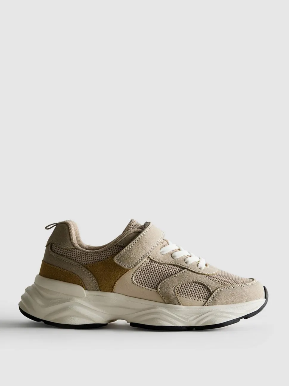 Sneaker mit dicker Sohle