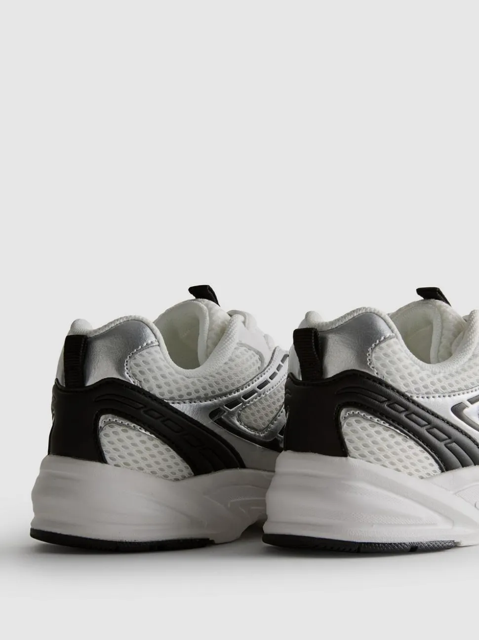 Sneaker mit dicker Sohle