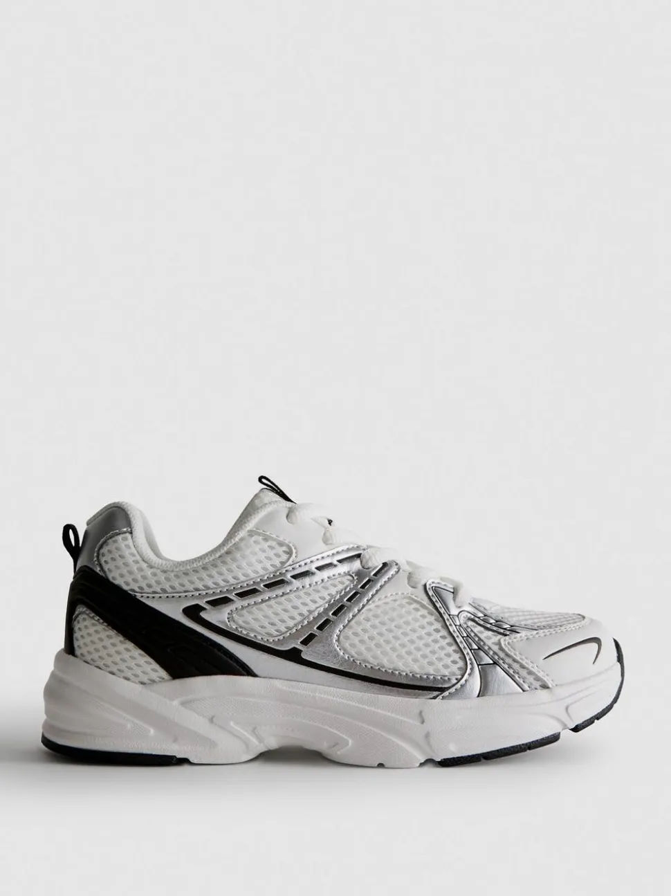 Sneaker mit dicker Sohle