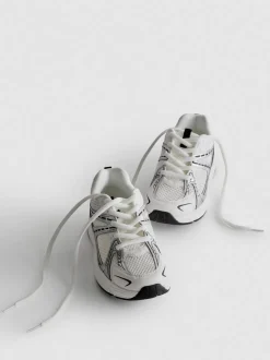 Sneaker mit dicker Sohle