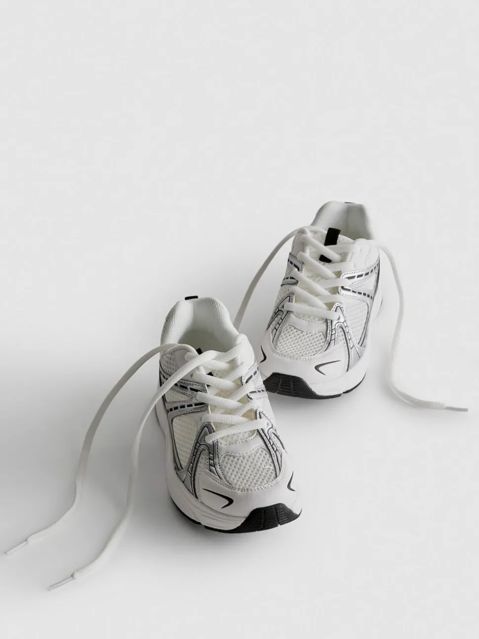 Sneaker mit dicker Sohle