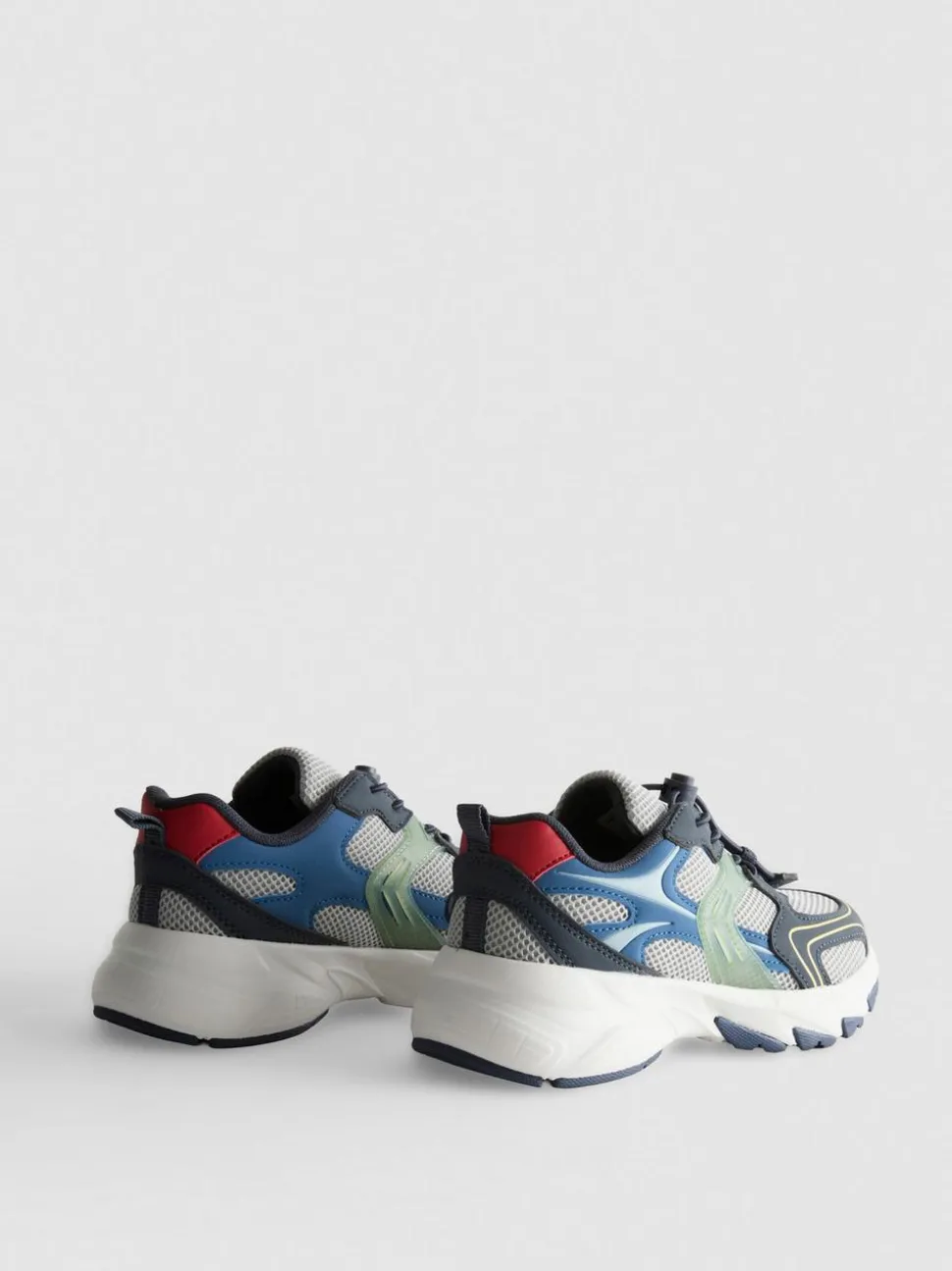 Sneaker mit dicker Sohle