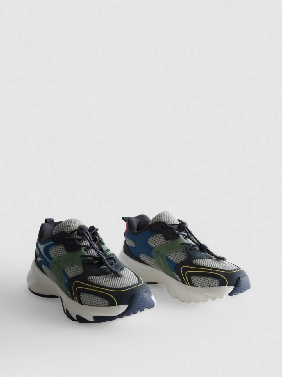 Sneaker mit dicker Sohle