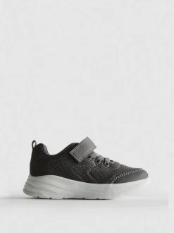 Sneaker mit Klettverschluss
