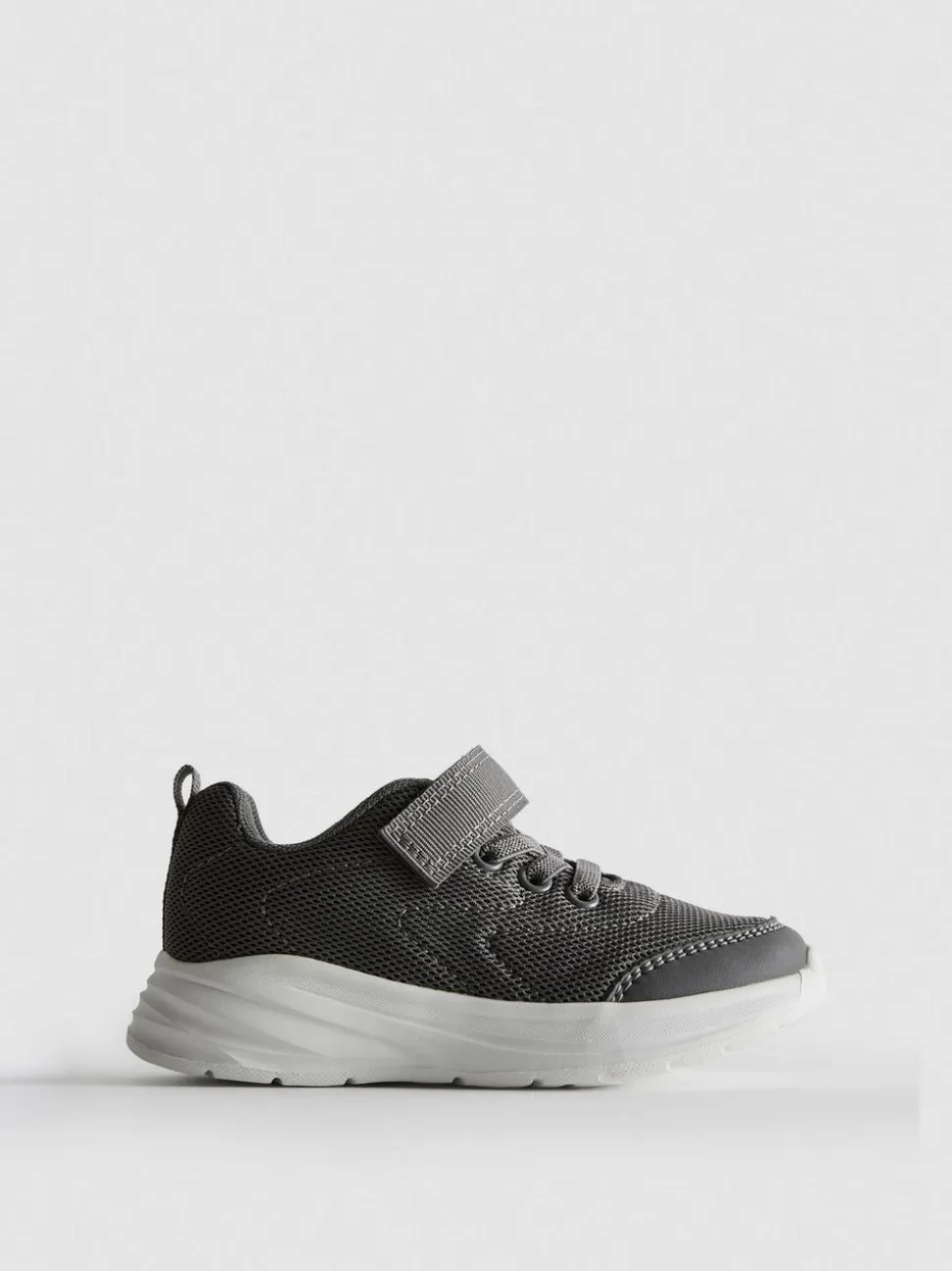 Sneaker mit Klettverschluss