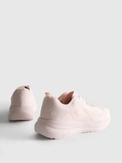 Sneaker mit Schnürsenkeln und Strickoptik