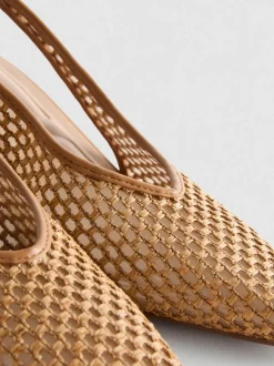 Spitze Pumps aus gewebtem Netzstoff