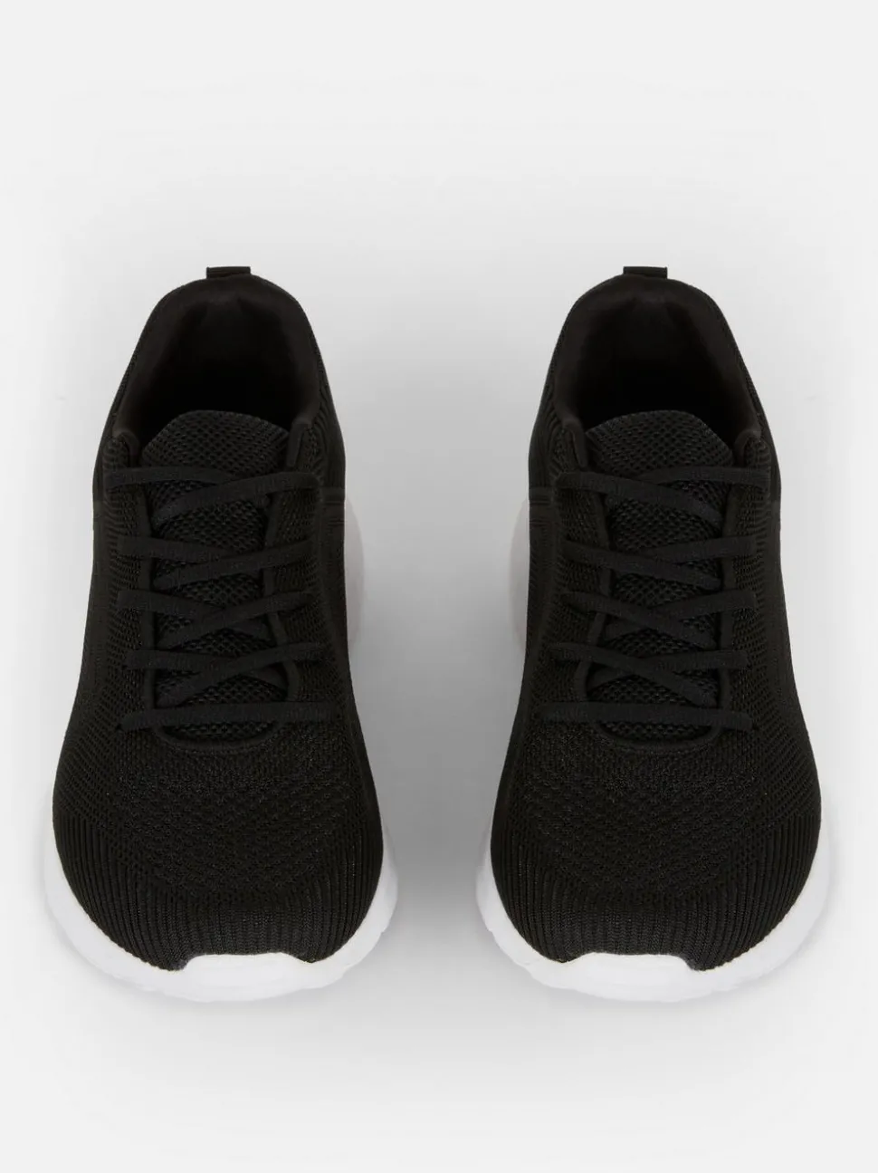 Sportliche Sneaker mit Schnürsenkeln