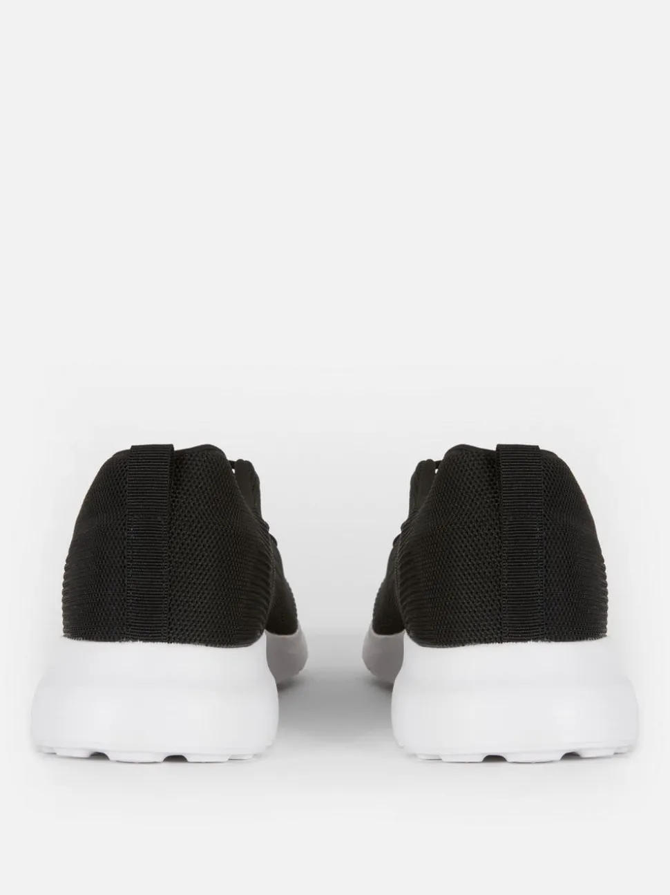 Sportliche Sneaker mit Schnürsenkeln