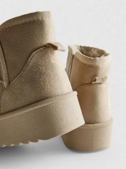 Stiefeletten mit großer Sohle