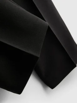 Stretchhose mit mittlerer Leibhöhe und Bügelfalten