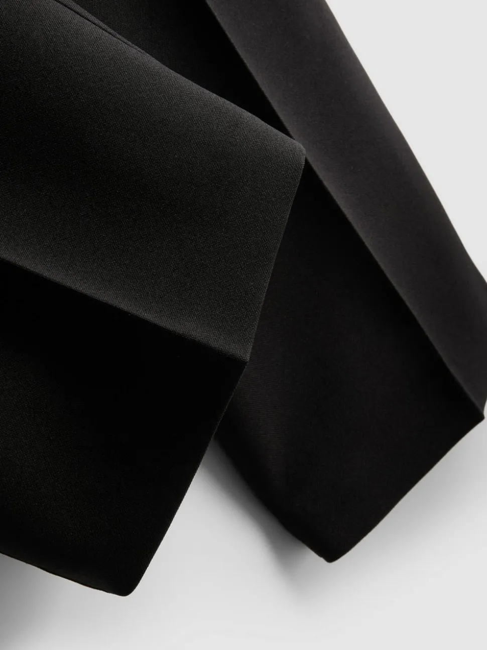 Stretchhose mit mittlerer Leibhöhe und Bügelfalten