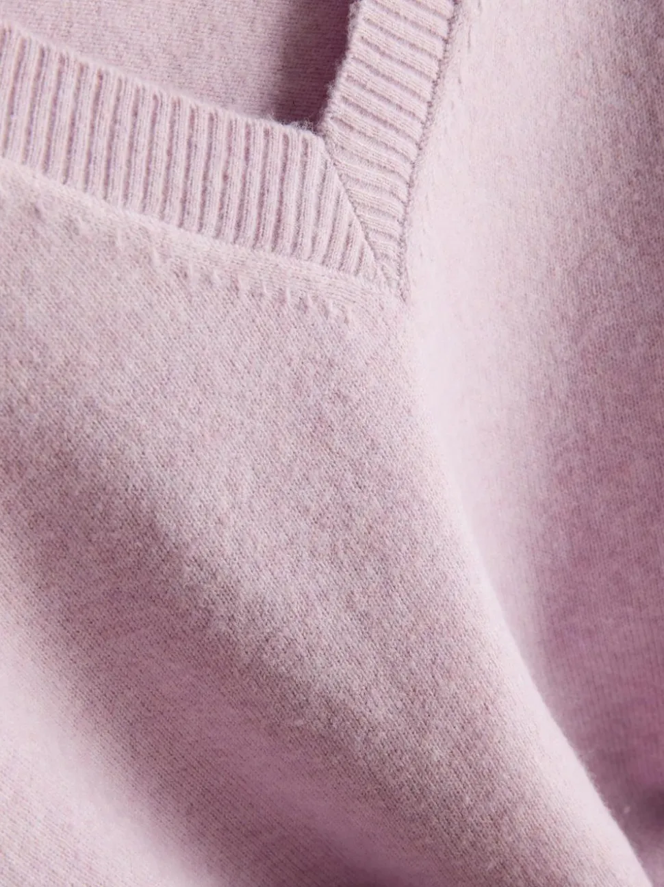 Strickpullover mit V-Ausschnitt